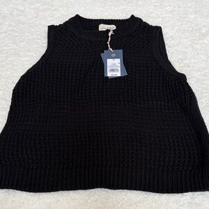 Universal Thread Black Sleeveless Knit Crewneck Sweater